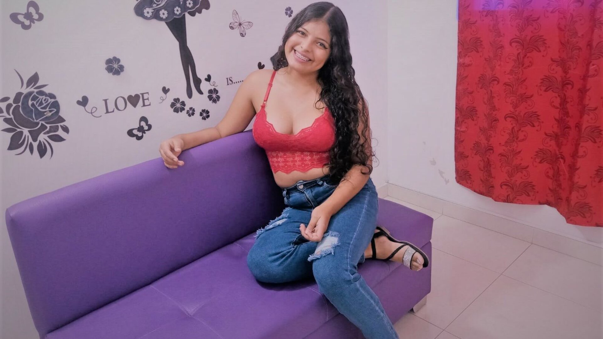 AdharaGreen's Live Nude Chat