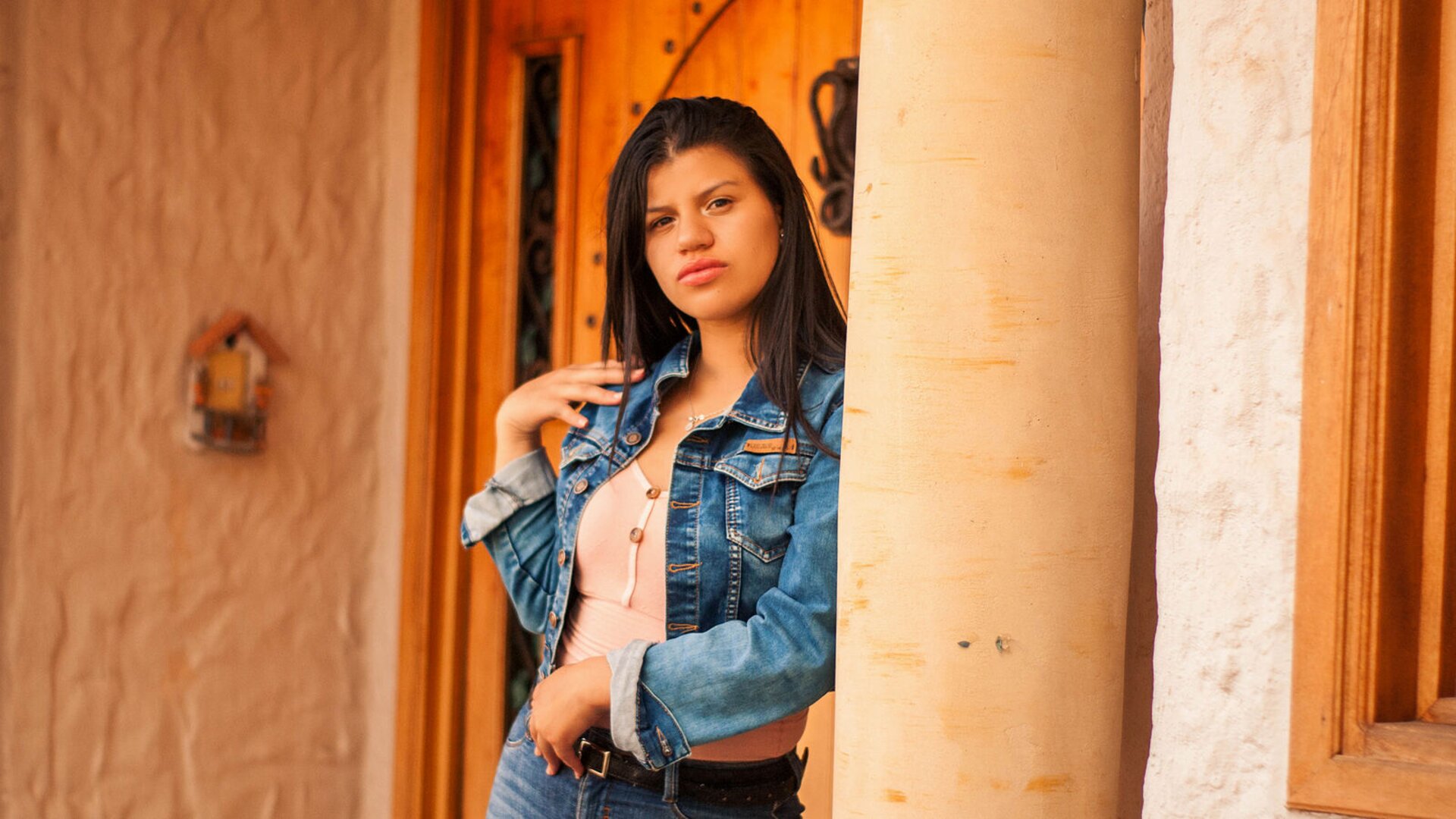 AlishaTinoco's Live Nude Chat