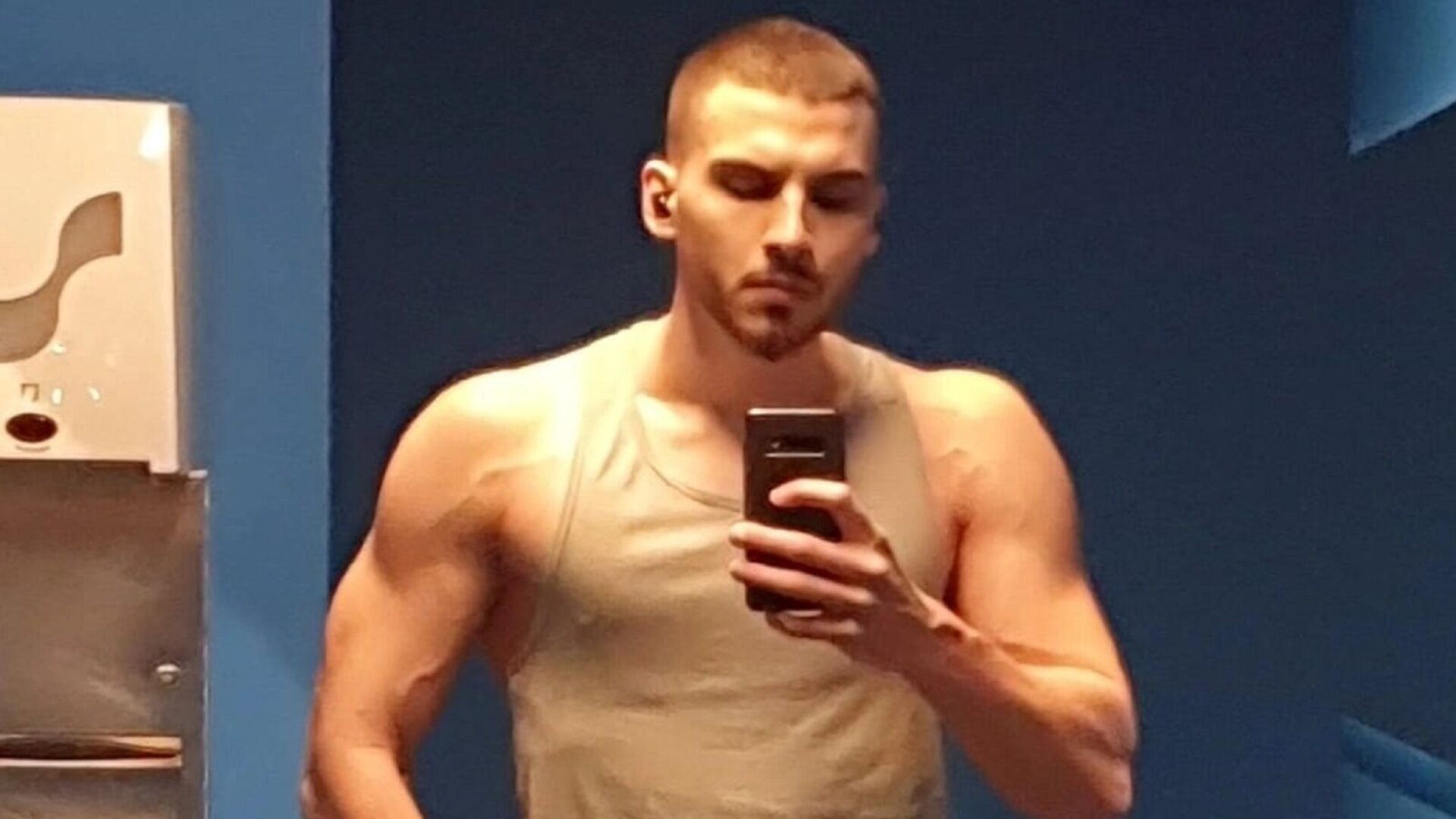 AndrewDrain's Live Nude Chat