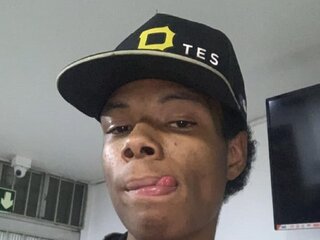 AndyTrue's Live Nude Chat