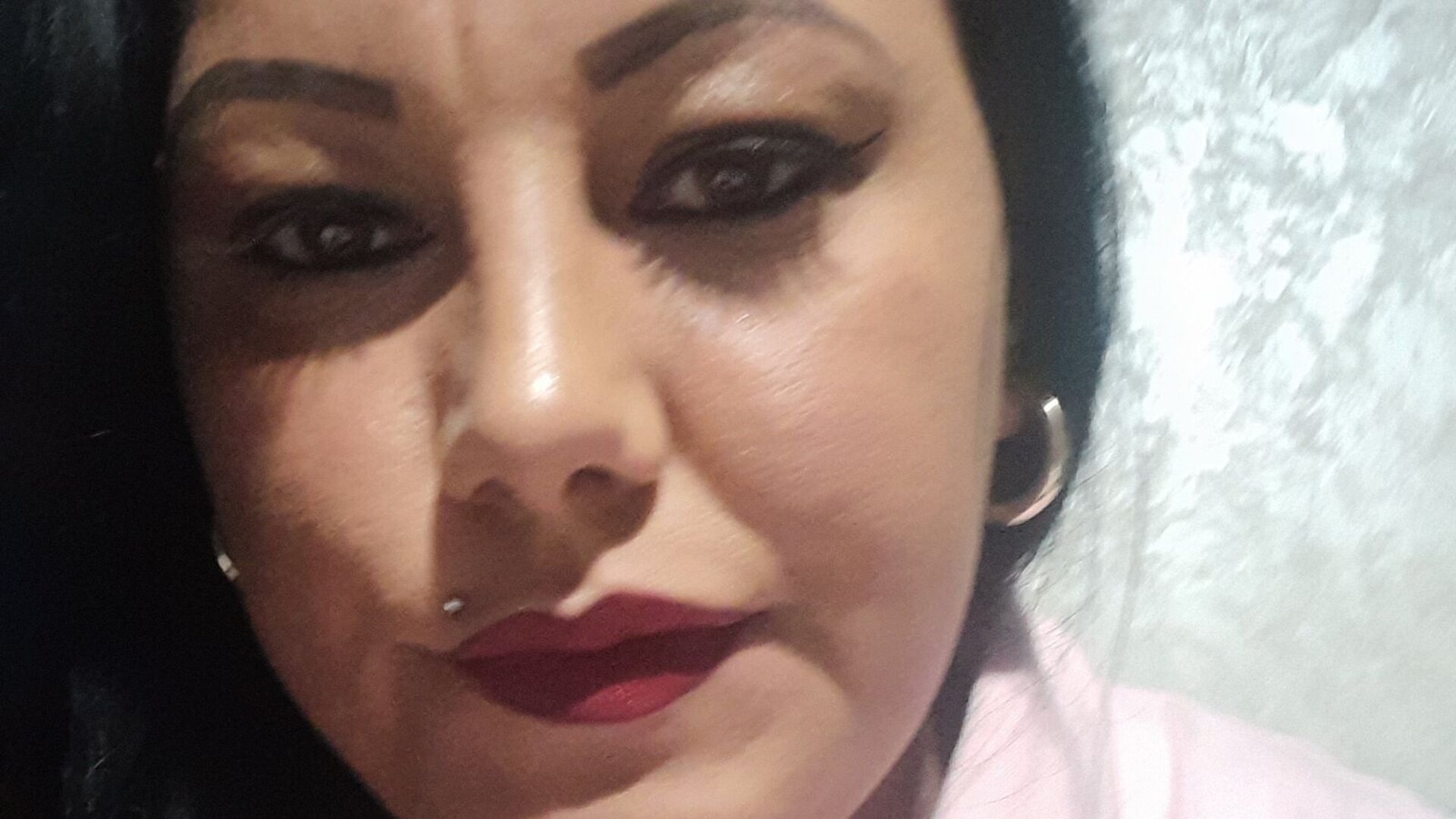 ArianaSuse's Live Nude Chat