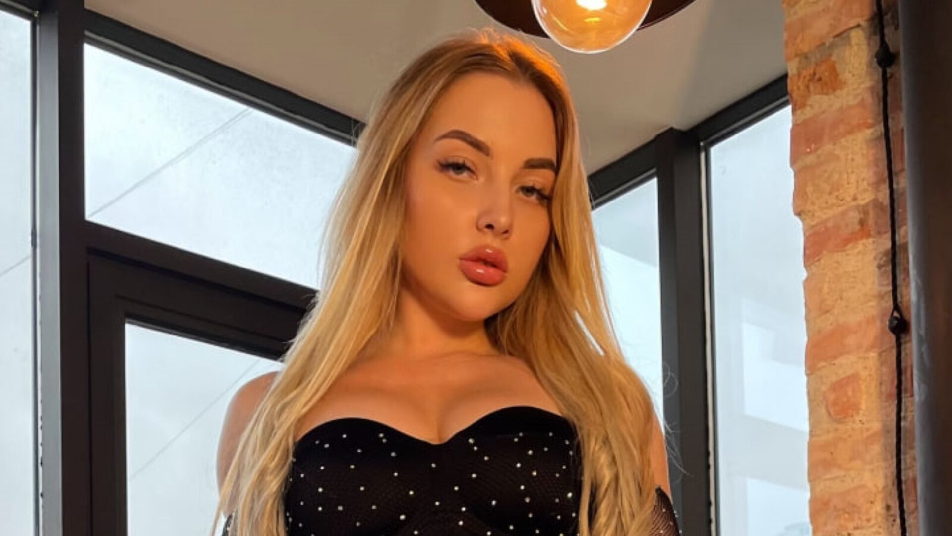 AriiAnn's Live Nude Chat