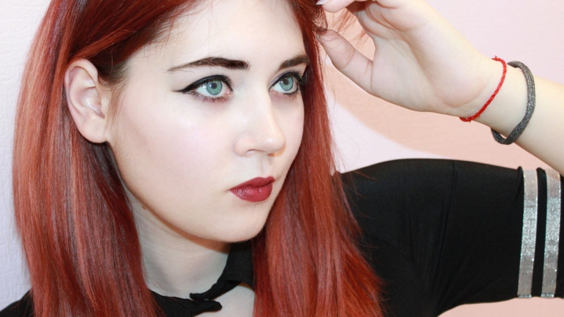 ArinaBrook's Live Nude Chat