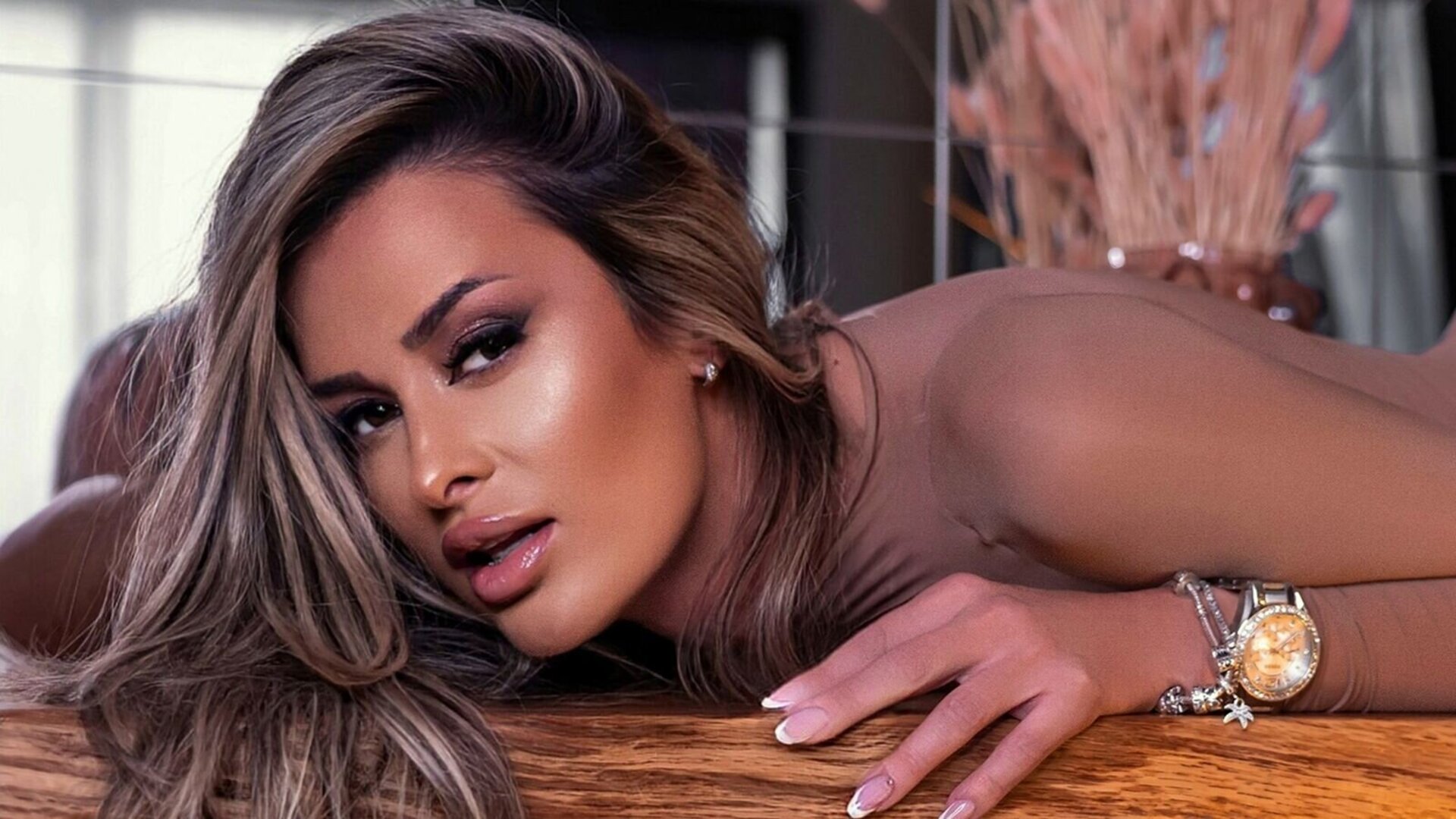 AshyTaylor's Live Nude Chat