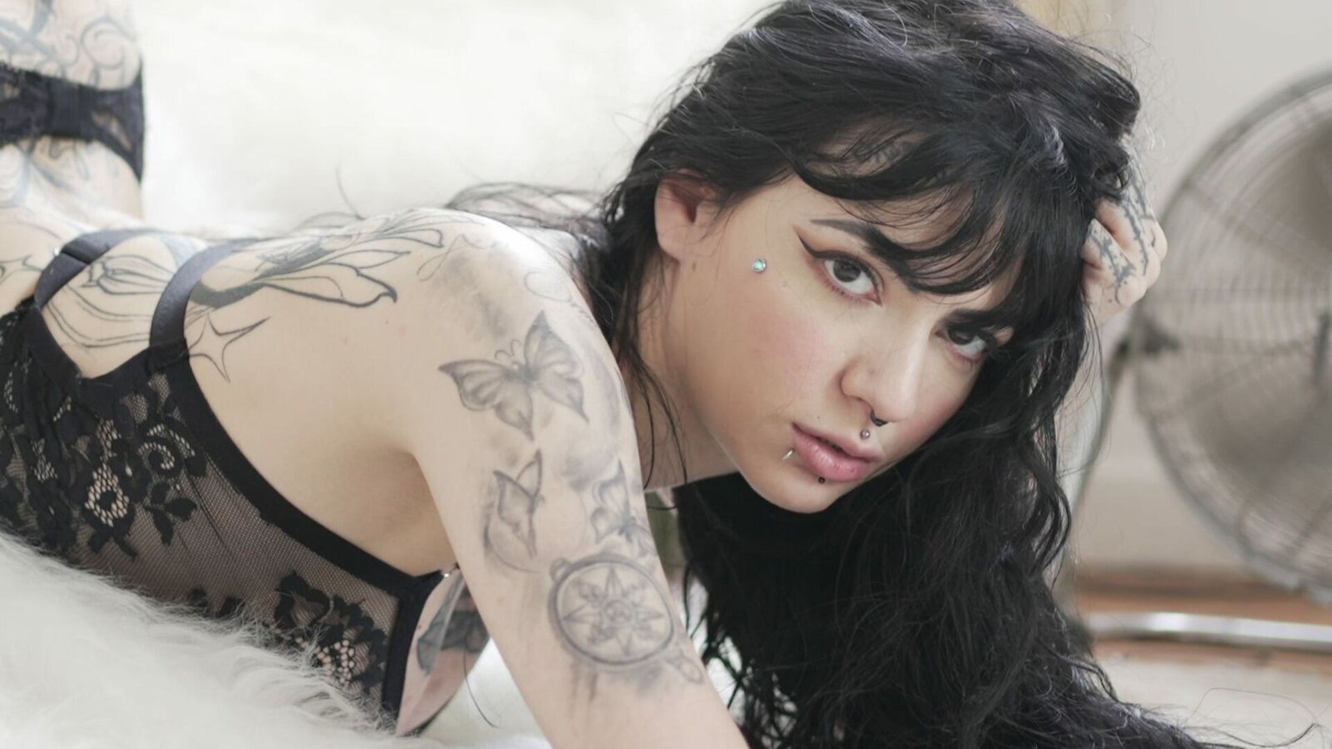 BeaBlue's Live Nude Chat