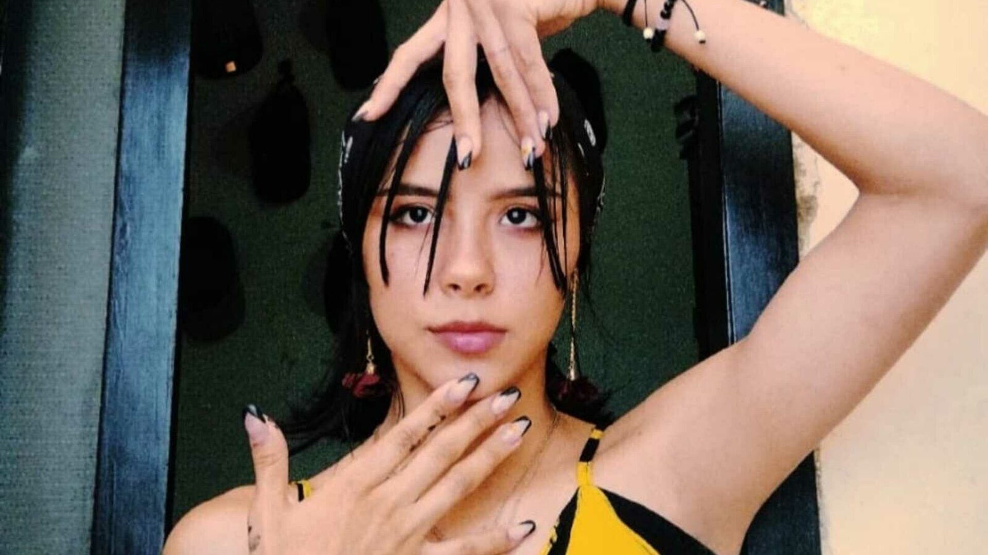 BelindaAnniston's Live Nude Chat