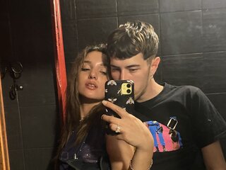 CamoAndBambi's Live Nude Chat