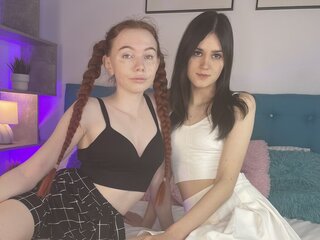 CarolynAndGloria's Live Nude Chat