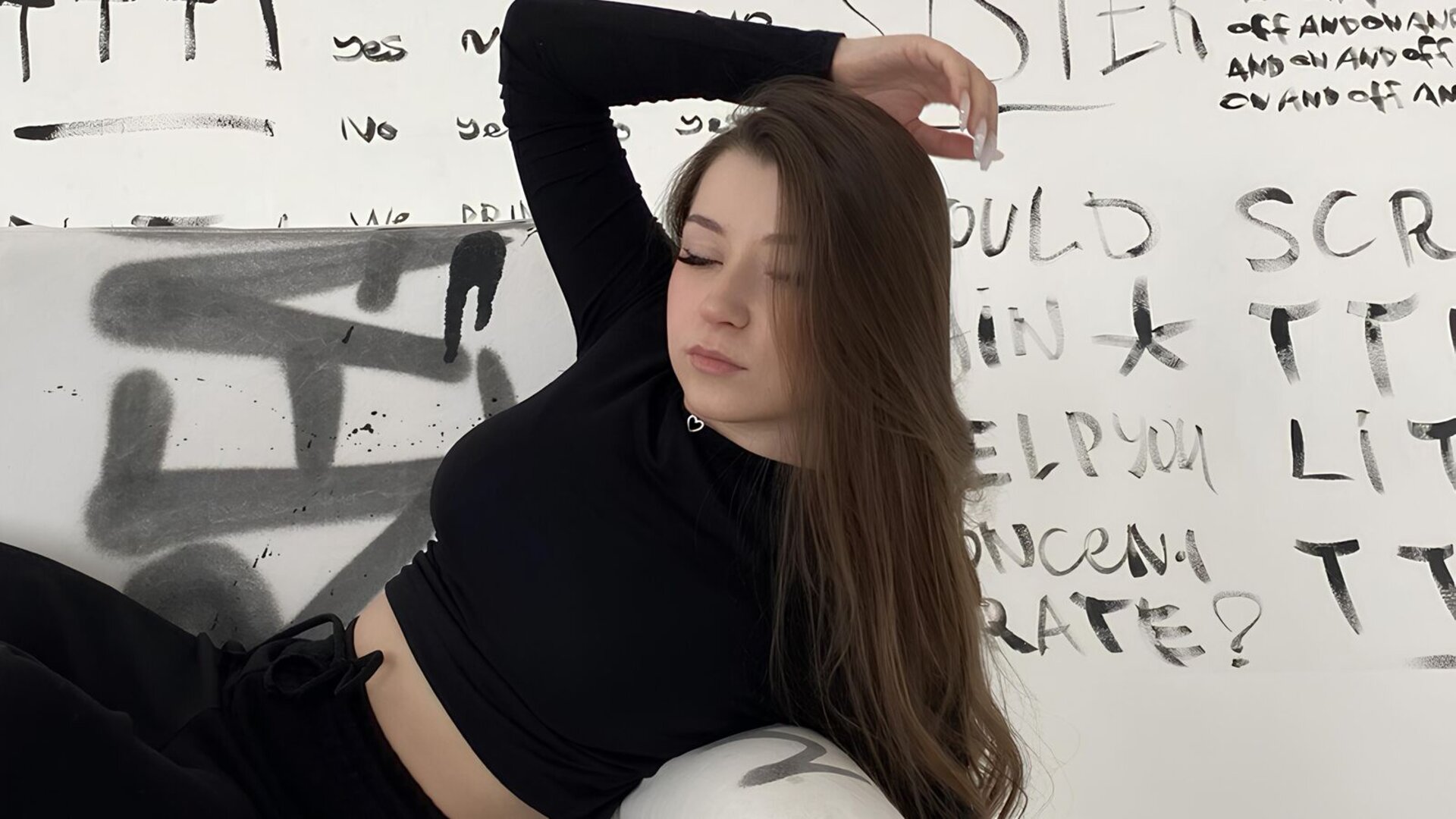 CharlotteVivi's Live Nude Chat