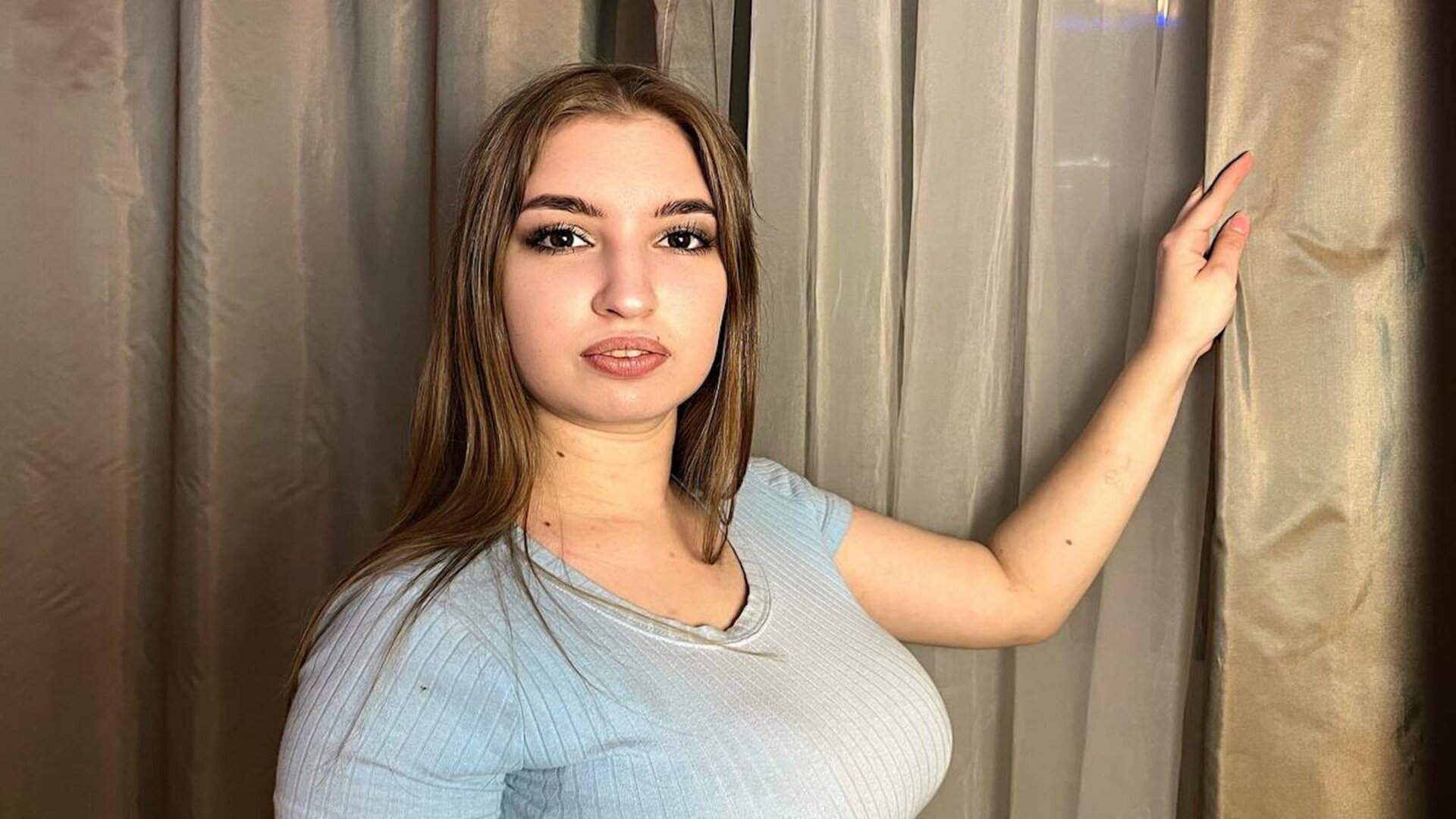 EdaPage's Live Nude Chat