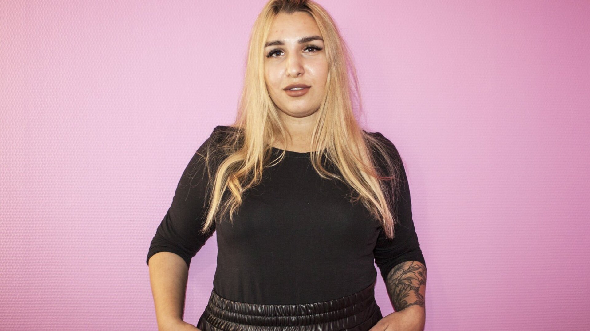 ElaineHotty's Live Nude Chat