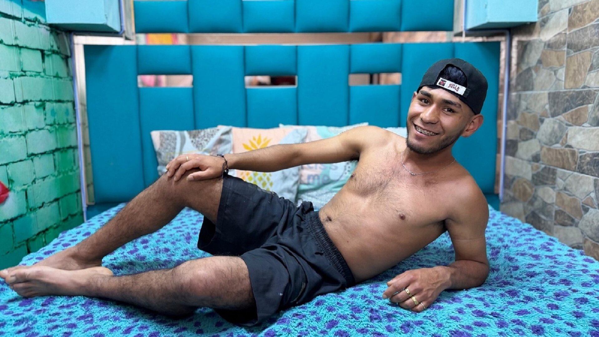 ElimSharet's Live Nude Chat