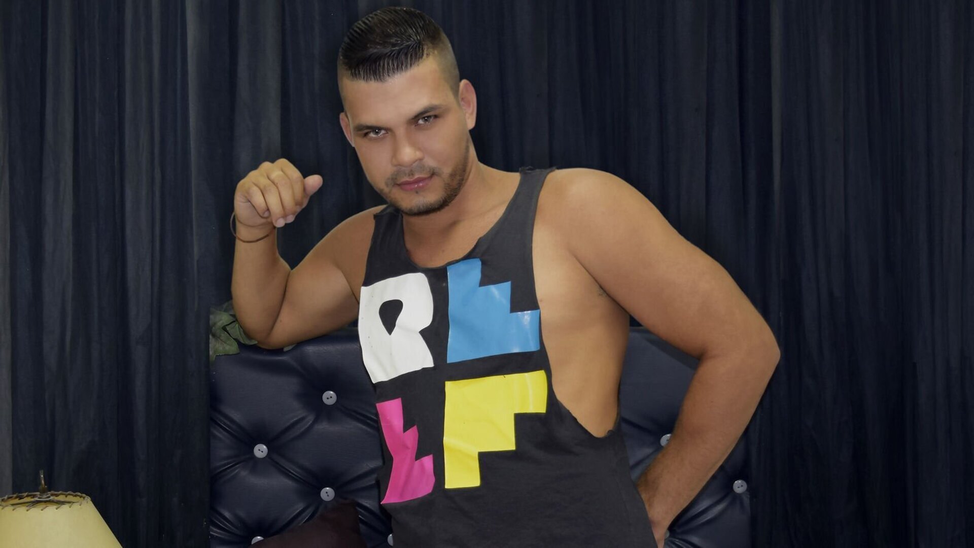 EmilianoSantos's Live Nude Chat