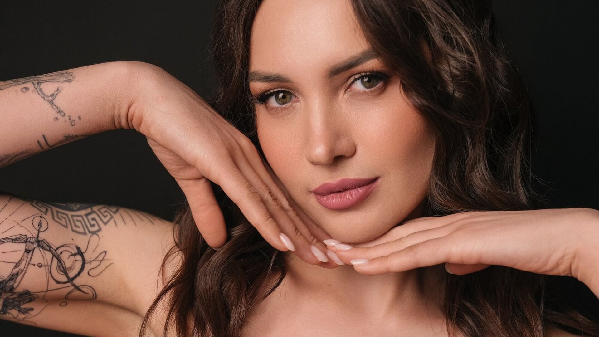 EmmaWey's Live Nude Chat