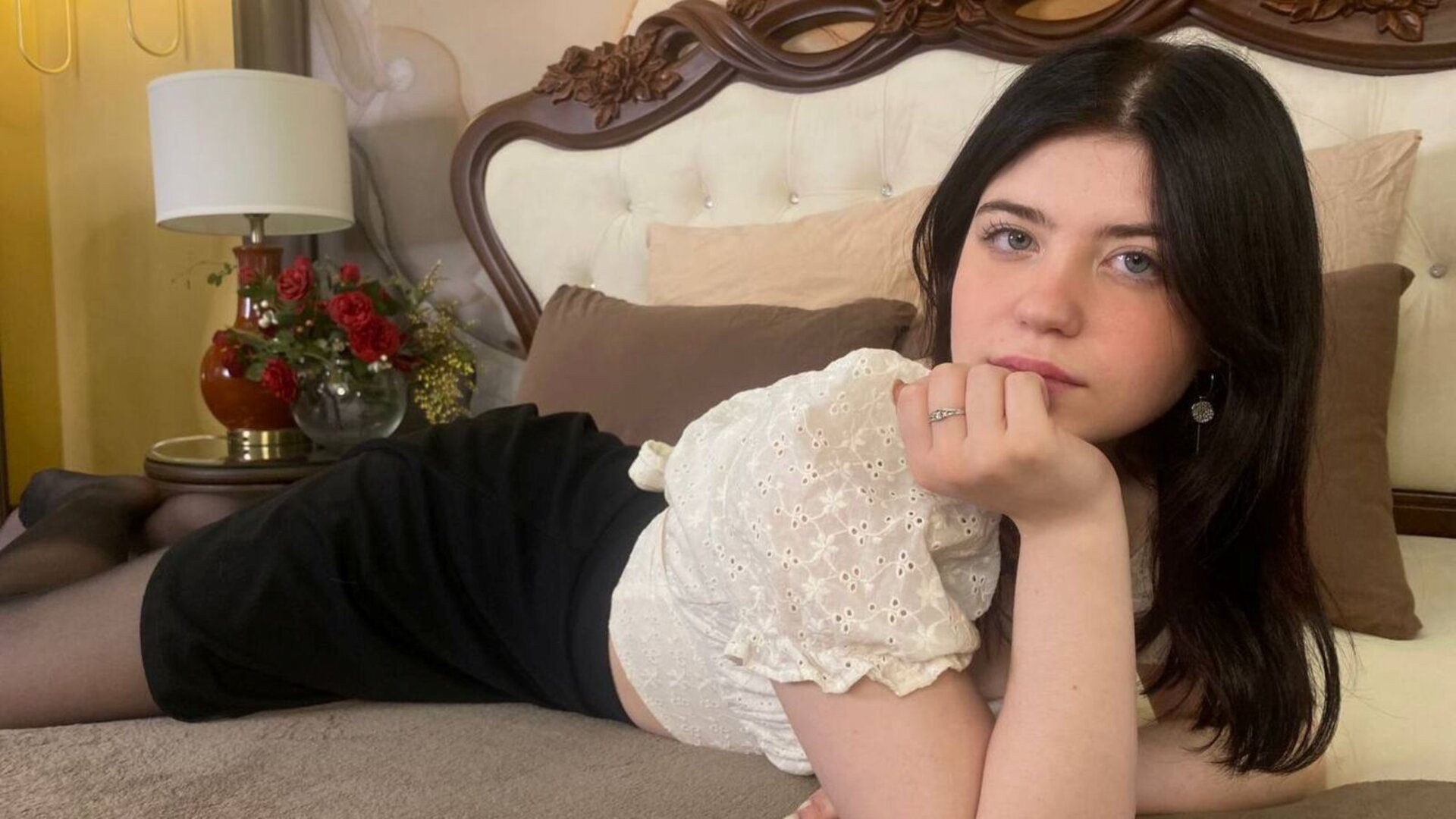 EmmyRouz's Live Nude Chat