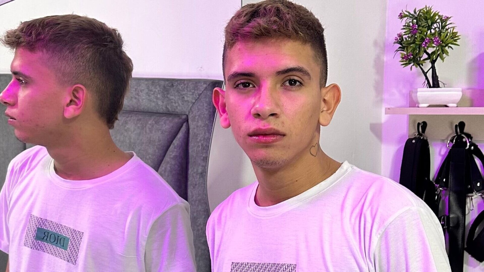 EthanBlaze's Live Nude Chat