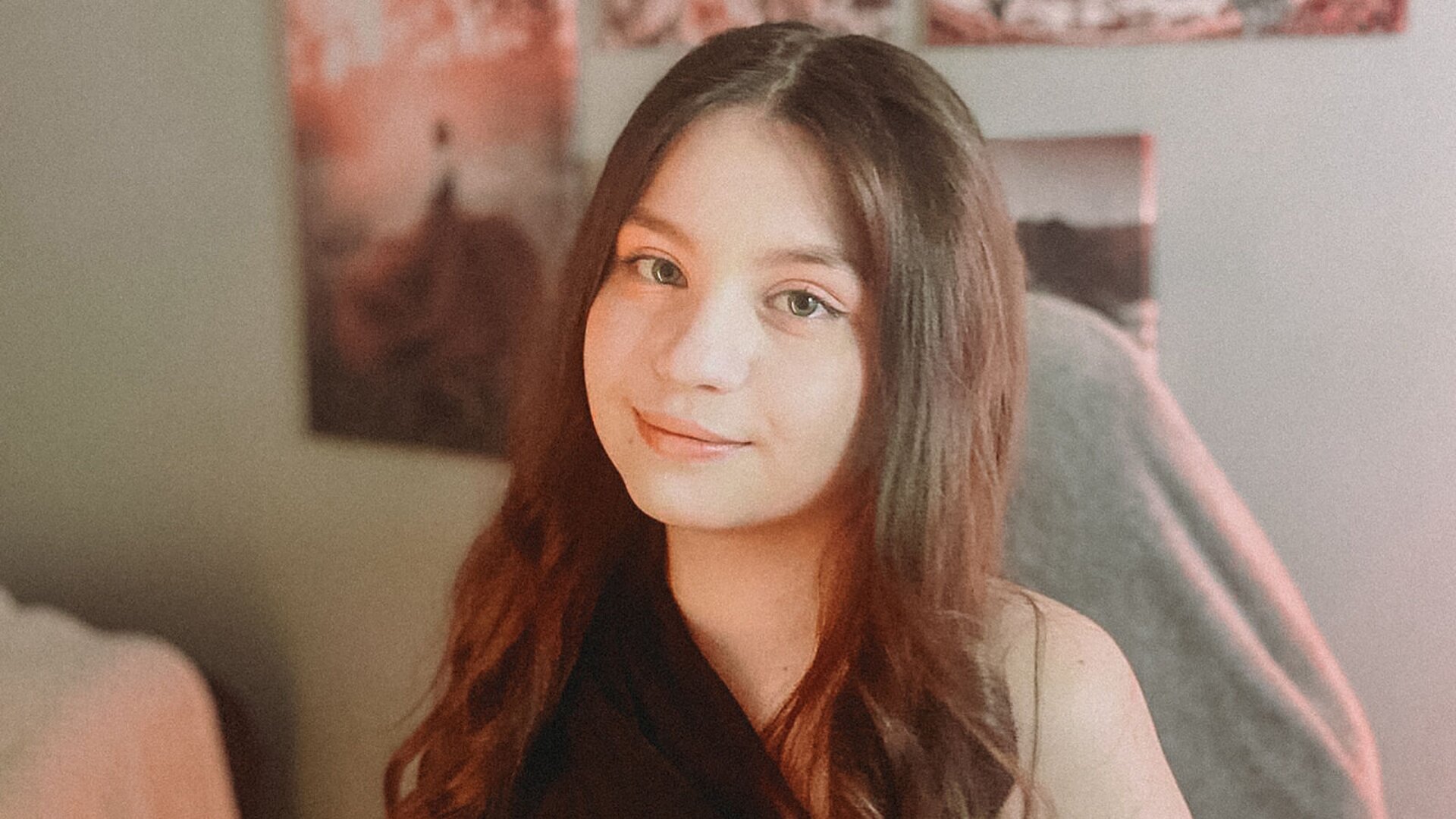 EvAngelina's Live Nude Chat