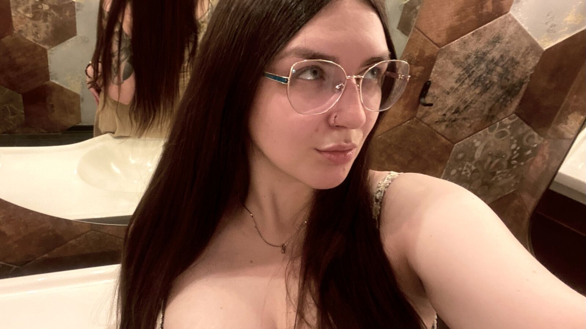 EvelynPurneli's Live Nude Chat