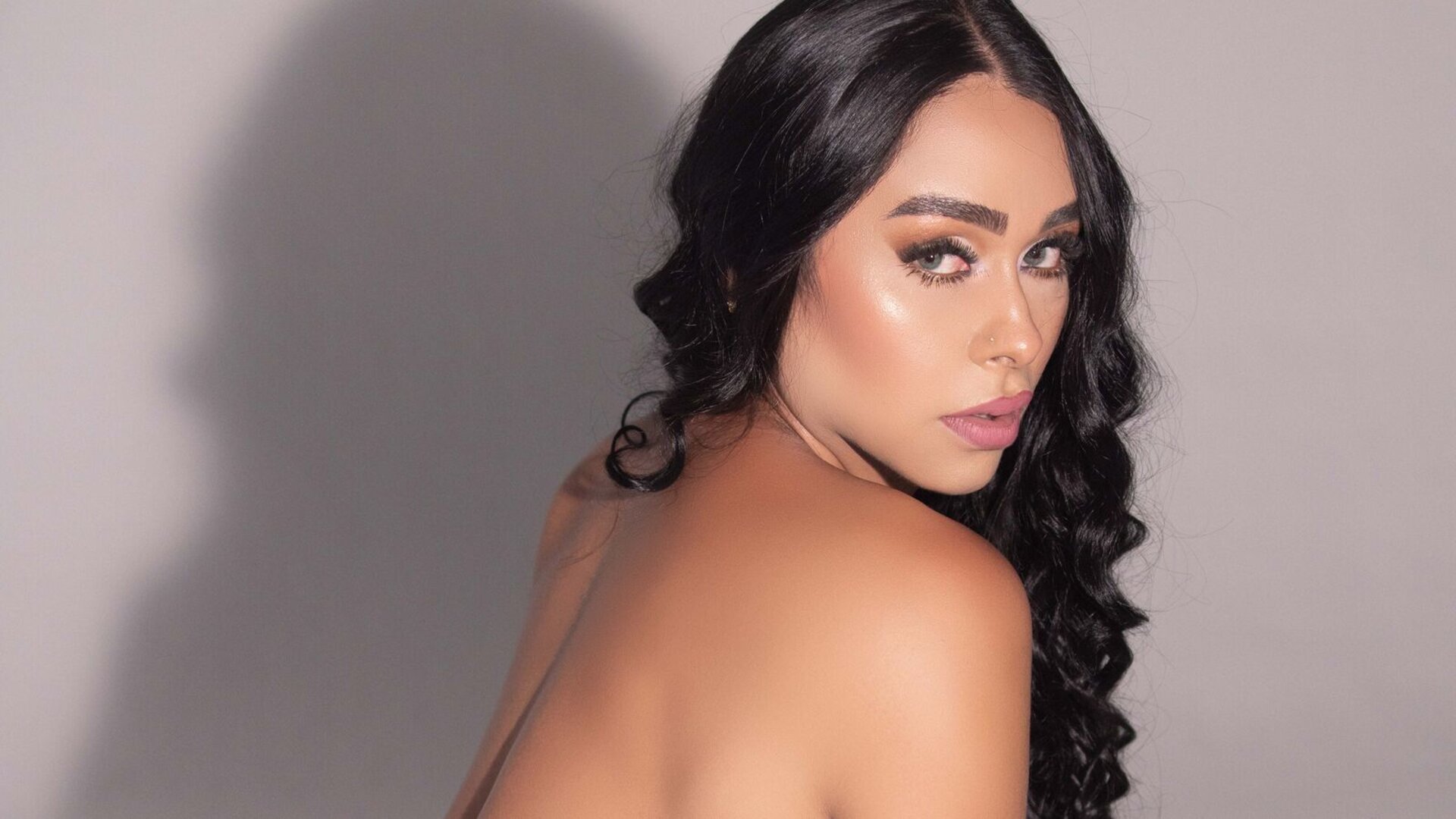 JuanitaSalv's Live Nude Chat