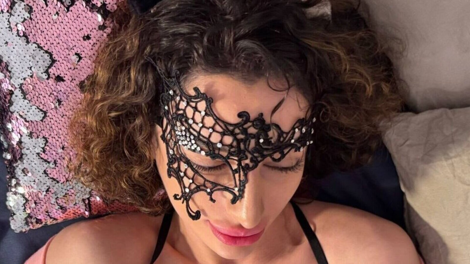 KiraBev's Live Nude Chat