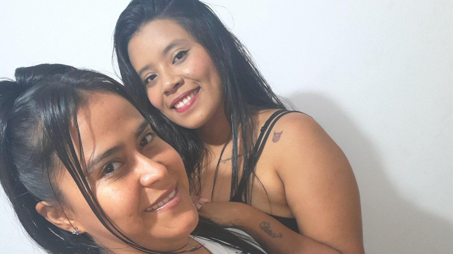 LeonahAndJazzlin's Live Nude Chat