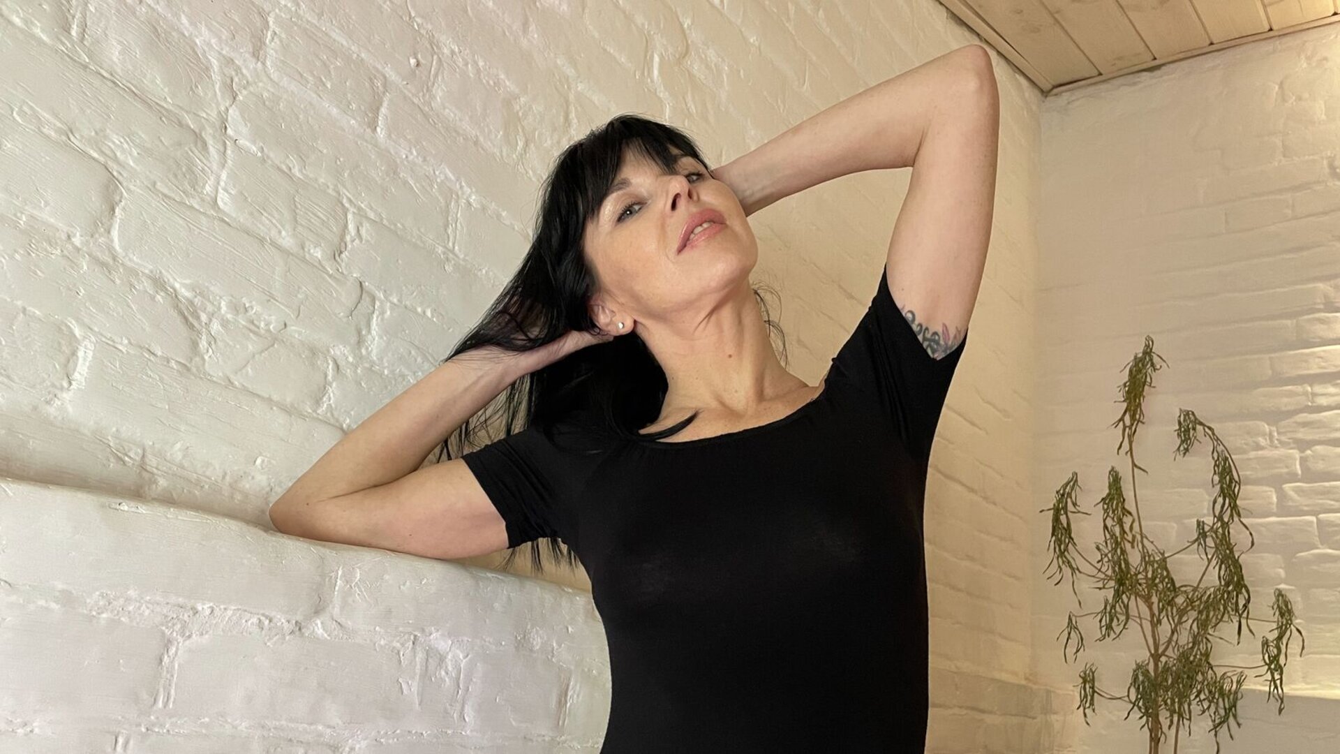 LinaFlore's Live Nude Chat