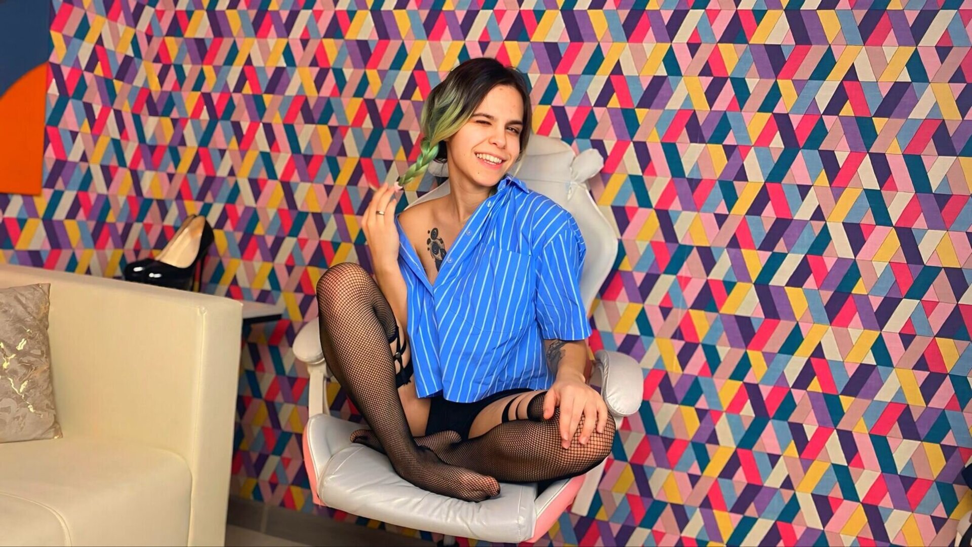 LiraBelle's Live Nude Chat