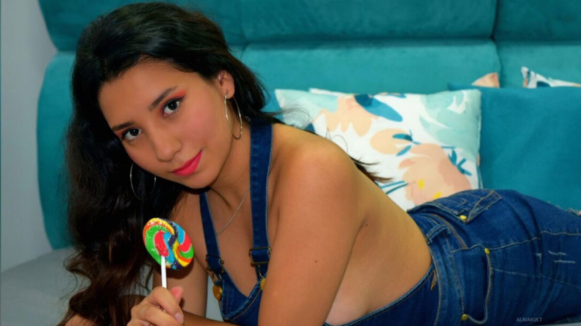 LucyLebrun's Live Nude Chat