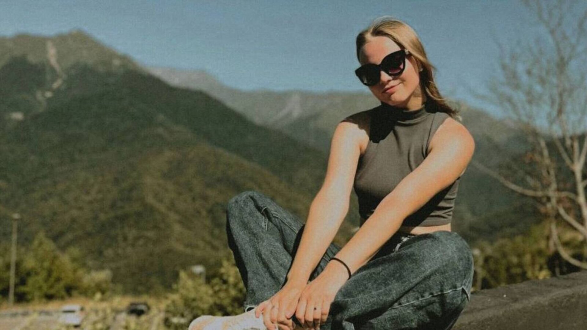 LynCurvin's Live Nude Chat