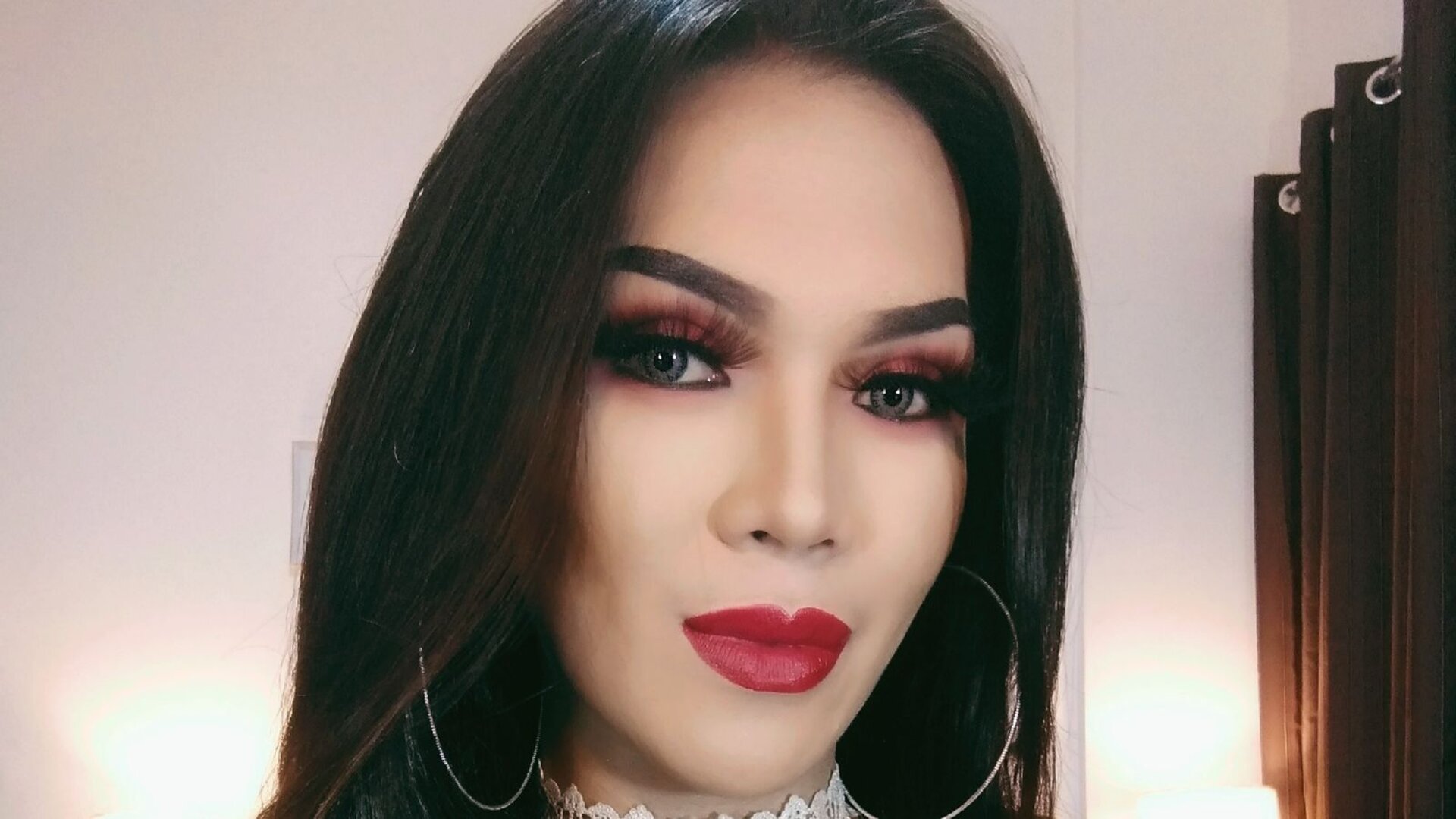 MartinaSauvage's Live Nude Chat