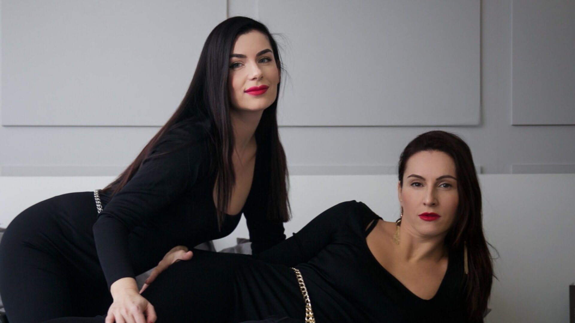 NinaAndNella's Live Nude Chat