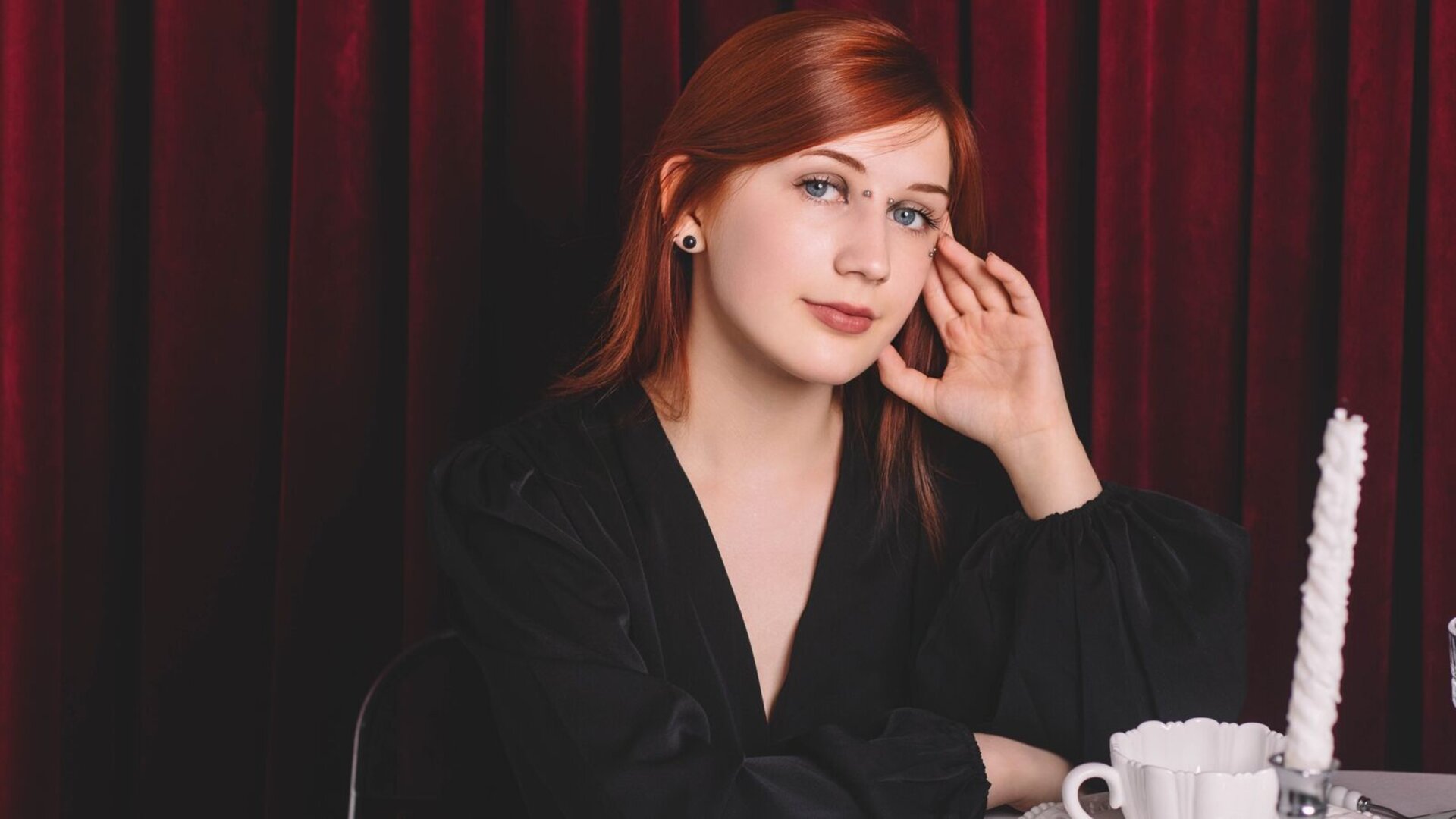 PollyHuman's Live Nude Chat