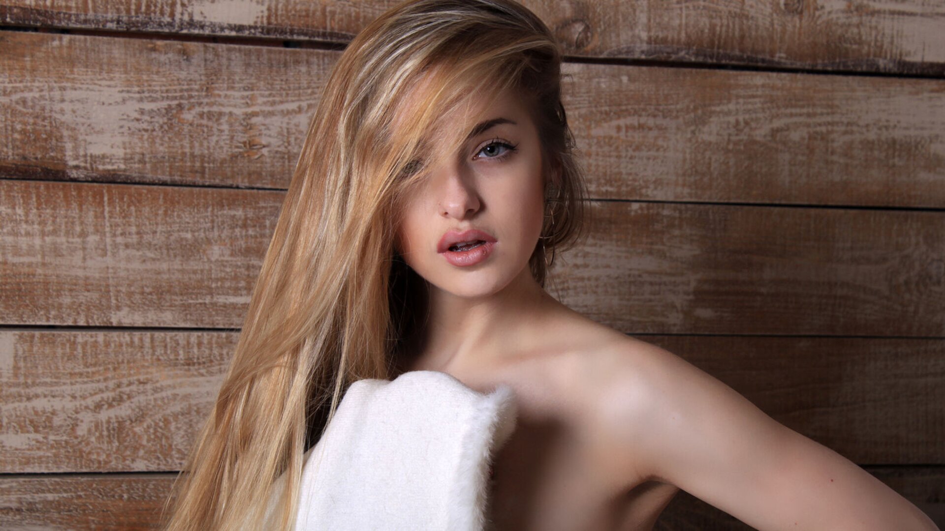 ReinaDarrio's Live Nude Chat