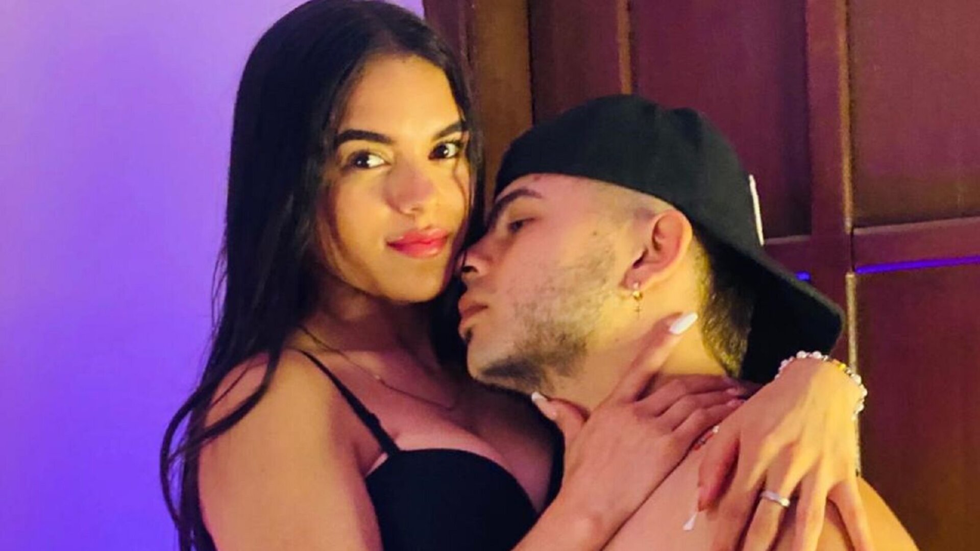 SabrinaAndEddy's Live Nude Chat