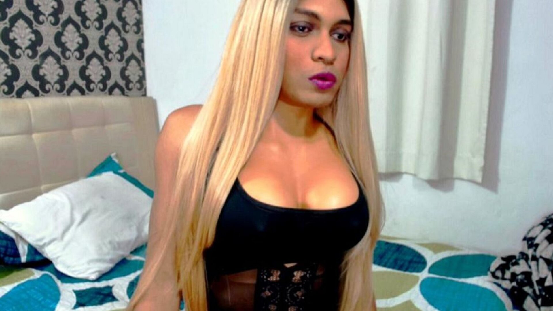SaraStand's Live Nude Chat