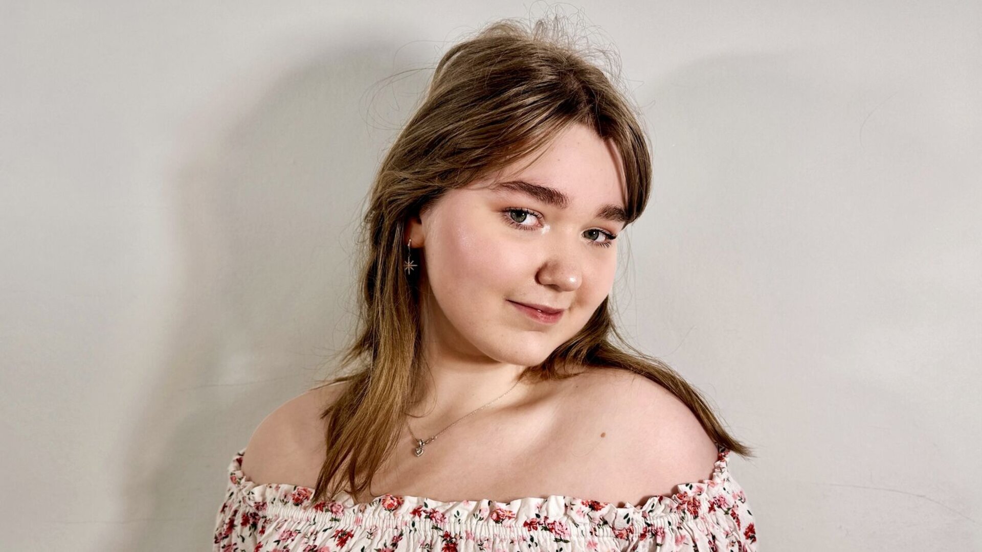 SaraStily's Live Nude Chat