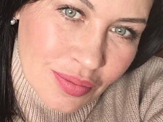 SaraVamp's Live Nude Chat