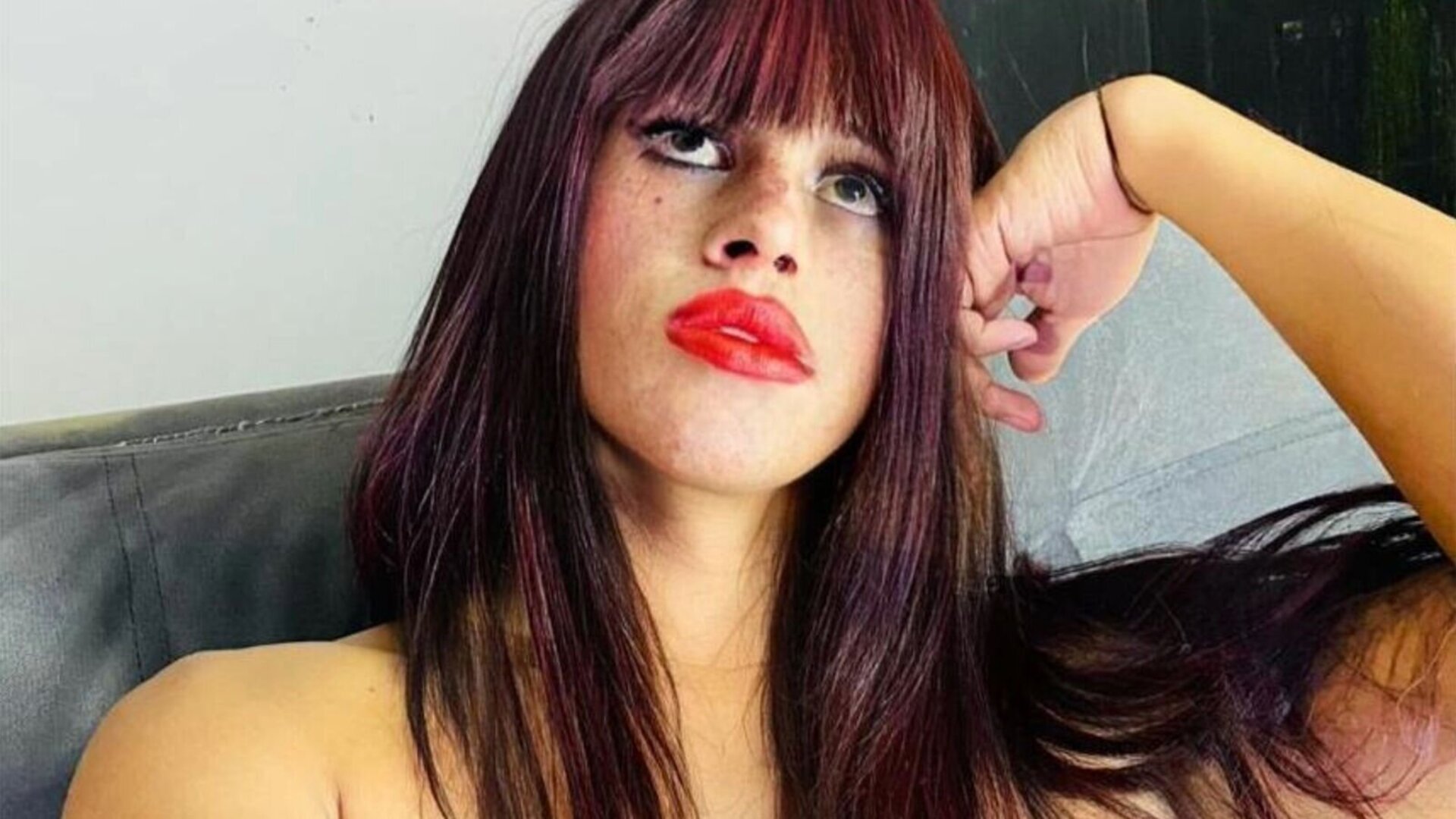 YelenaJackson's Live Nude Chat