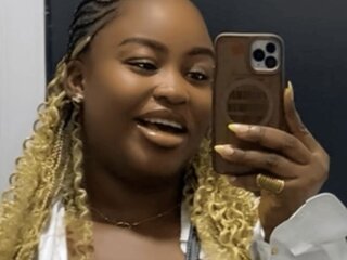 ZaraLure's Live Nude Chat