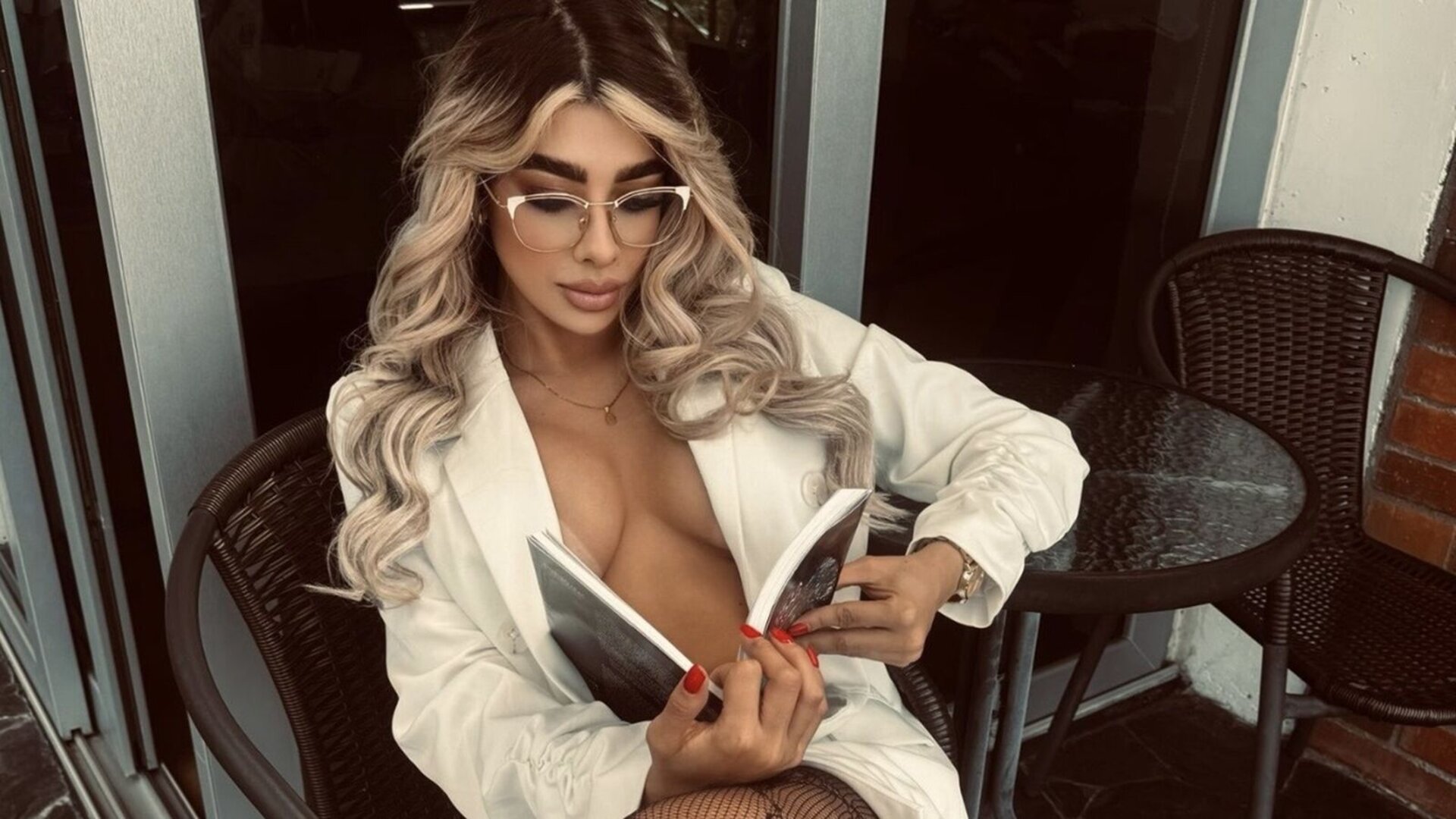 ZoeyVegas's Live Nude Chat