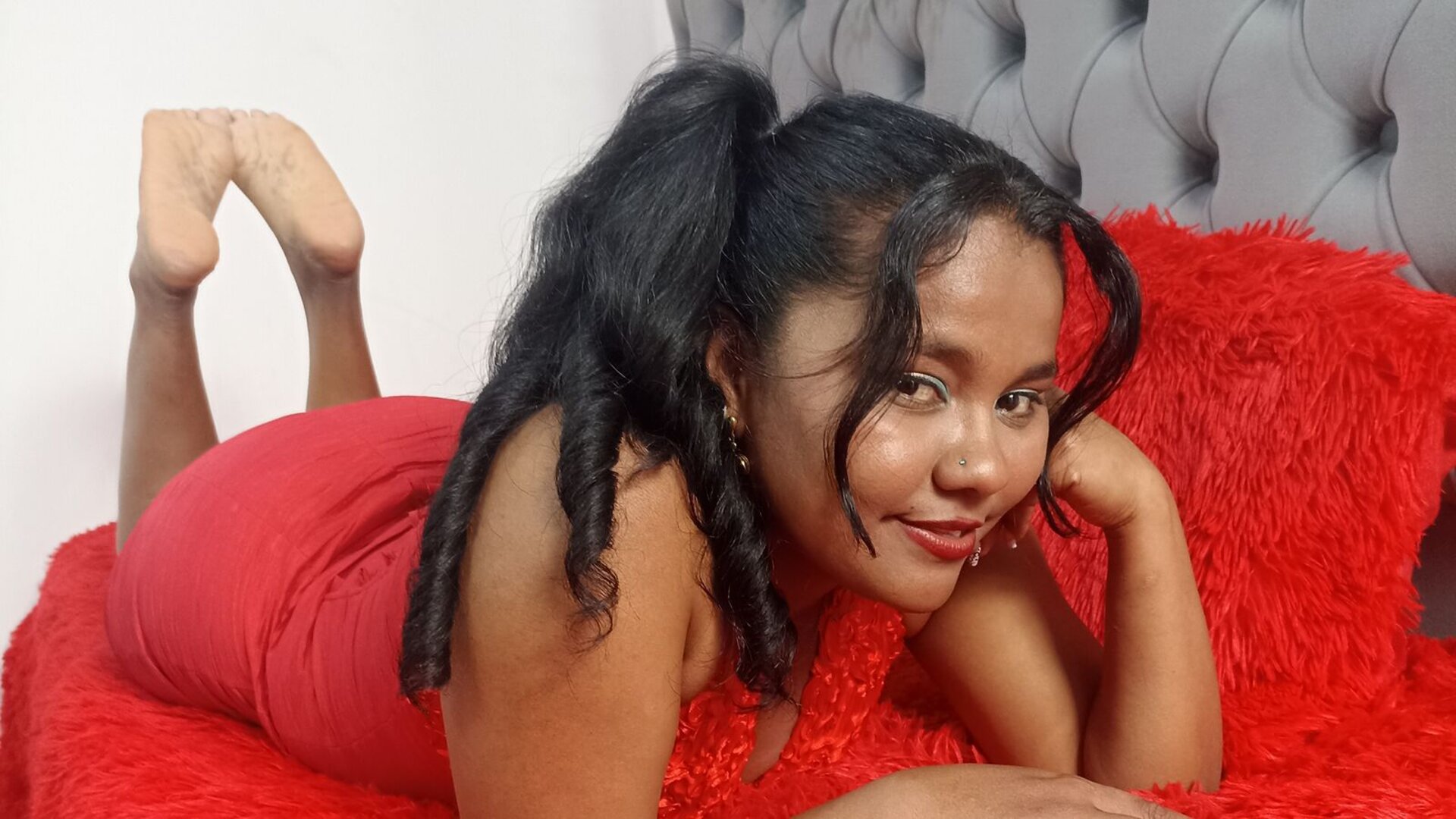 ZullyMyres's Live Nude Chat